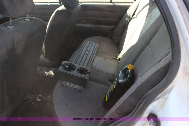 image for item L6592 2006 Ford Crown Victoria Police Interceptor