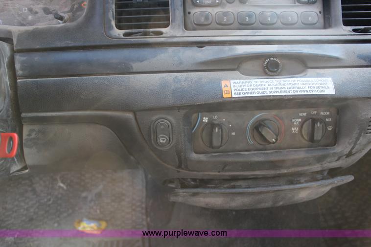 image for item L6592 2006 Ford Crown Victoria Police Interceptor