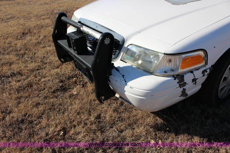 image for item L6592 2006 Ford Crown Victoria Police Interceptor
