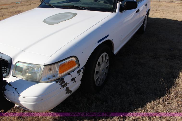 image for item L6592 2006 Ford Crown Victoria Police Interceptor