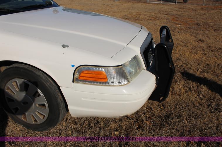 image for item L6592 2006 Ford Crown Victoria Police Interceptor