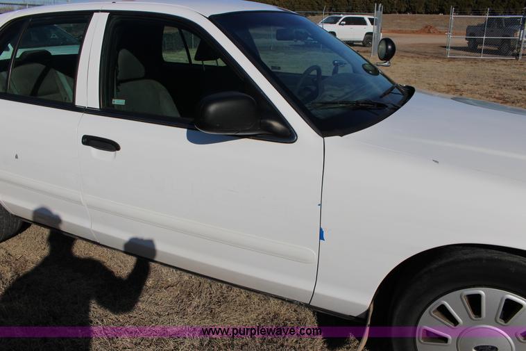image for item L6592 2006 Ford Crown Victoria Police Interceptor