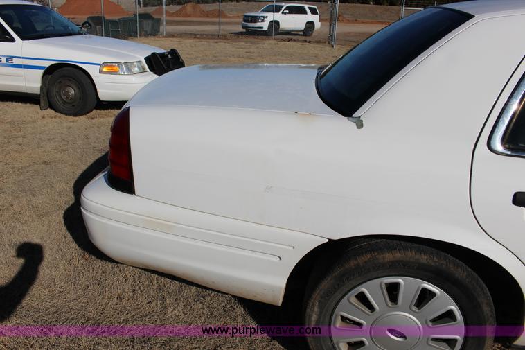 image for item L6592 2006 Ford Crown Victoria Police Interceptor