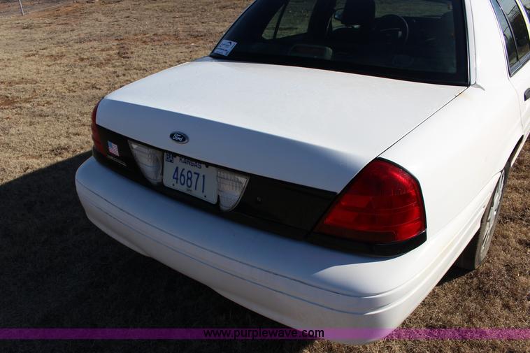 image for item L6592 2006 Ford Crown Victoria Police Interceptor