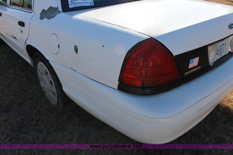 image for item L6592 2006 Ford Crown Victoria Police Interceptor