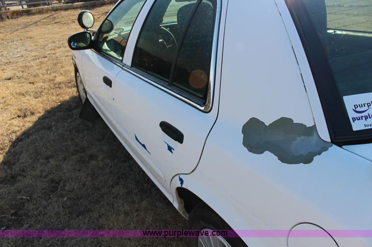 image for item L6592 2006 Ford Crown Victoria Police Interceptor