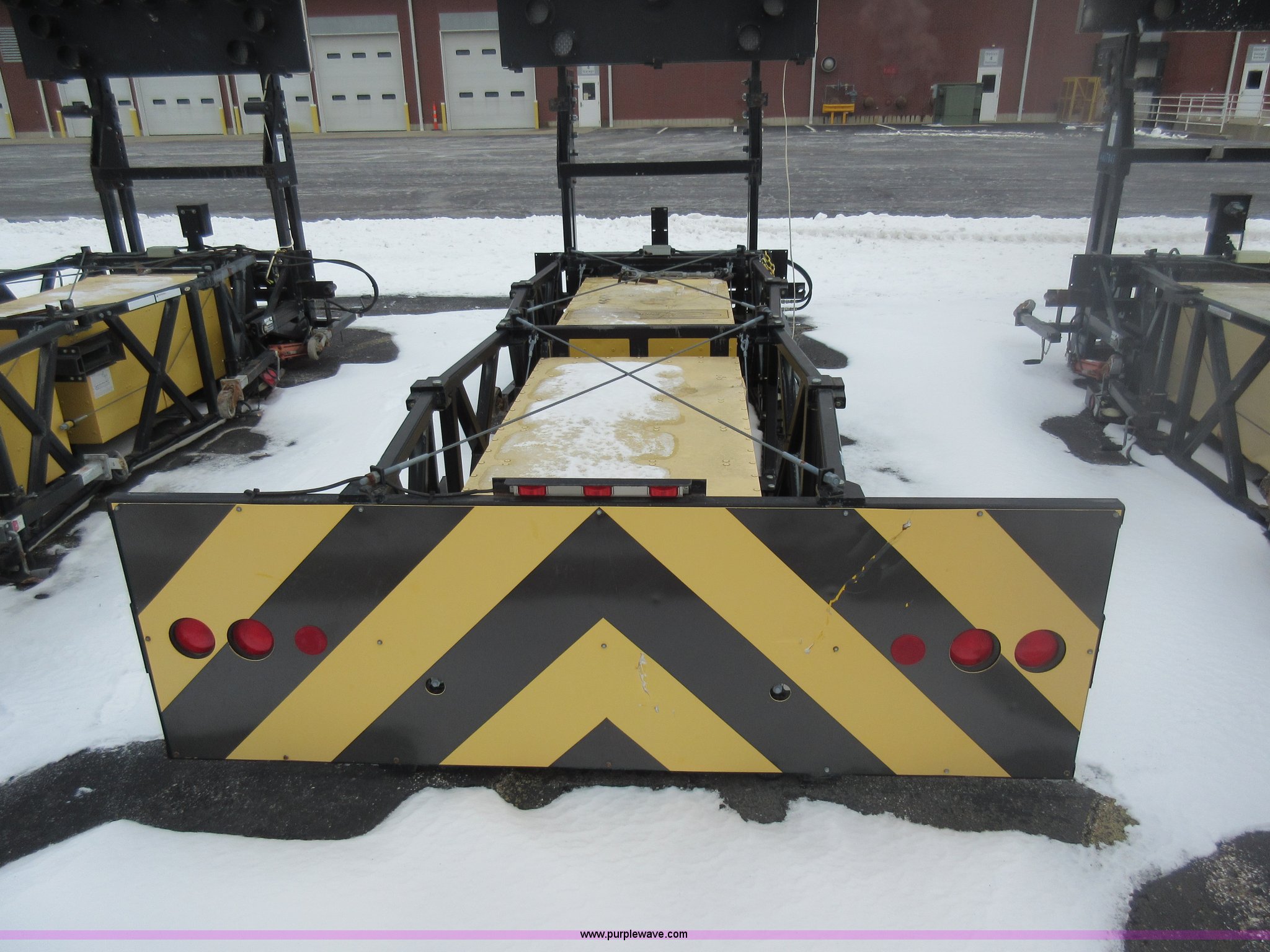 Tailgate mounted crash attenuator in Lee's Summit, MO Item AW9065