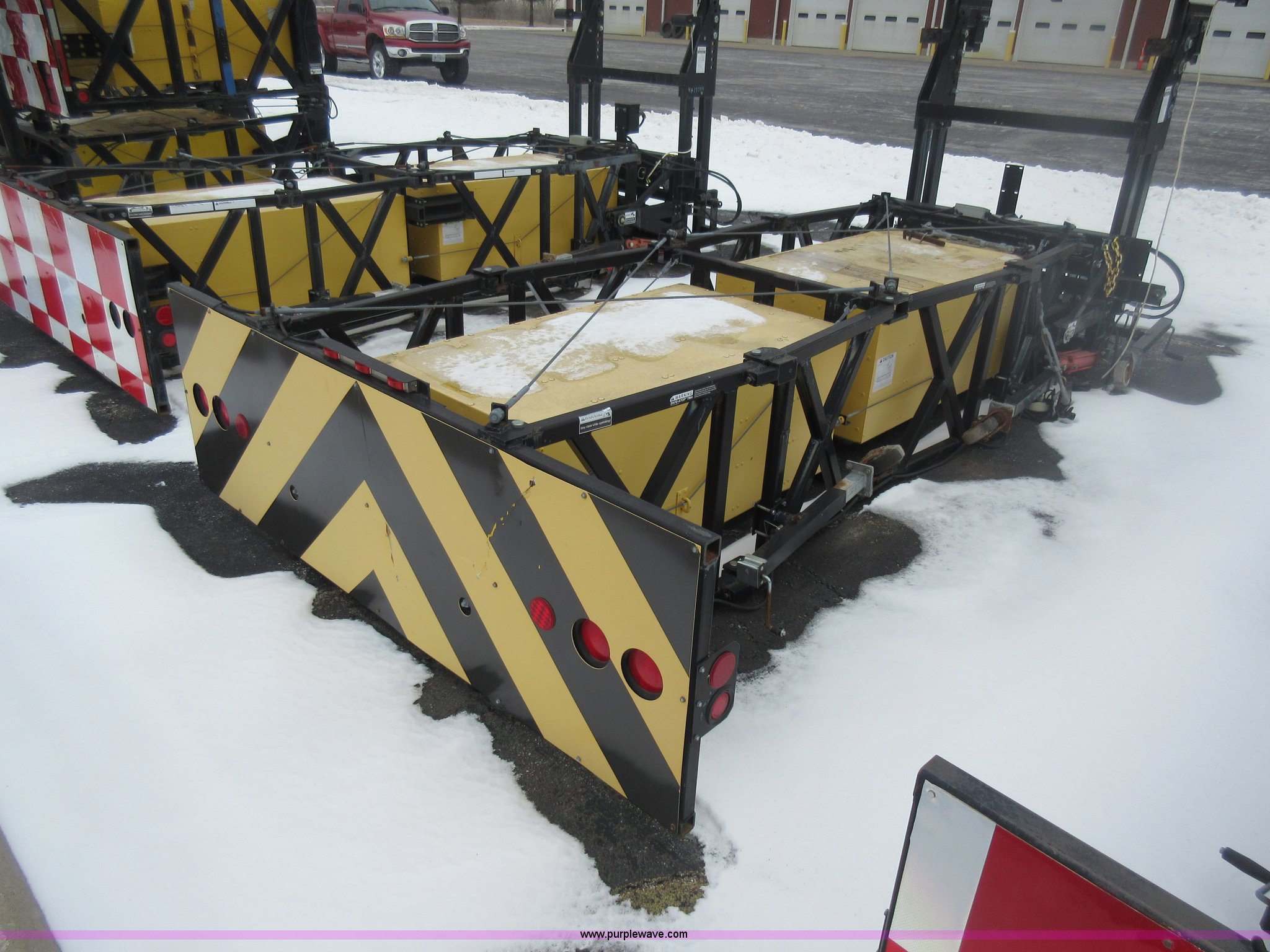 Tailgate mounted crash attenuator in Lee's Summit, MO Item AW9065