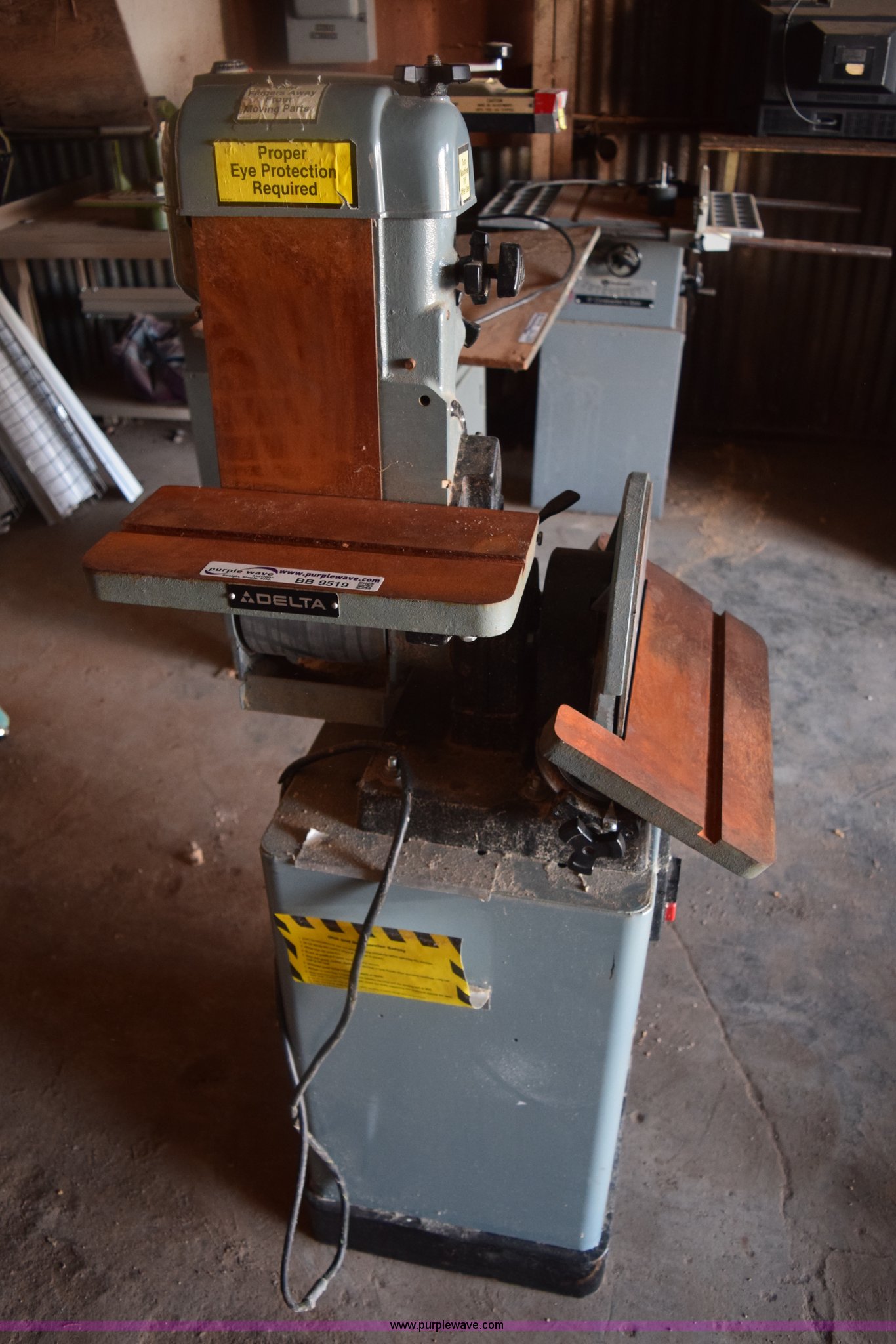 Delta sanding machine in Alva, OK Item BB9519 sold Purple Wave