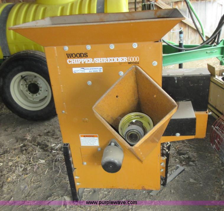 image for item AV9949 1995 Woods 5000 chipper/shredder