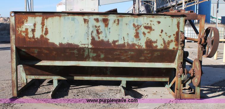 image for item AW9426 Davis feed mixer