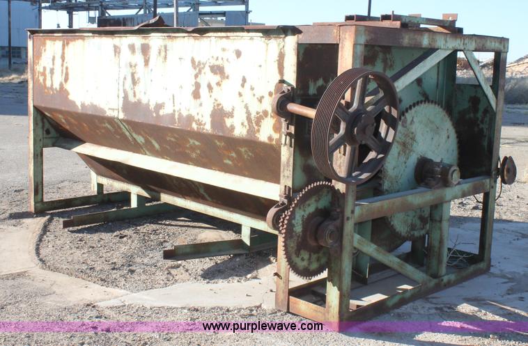 image for item AW9426 Davis feed mixer