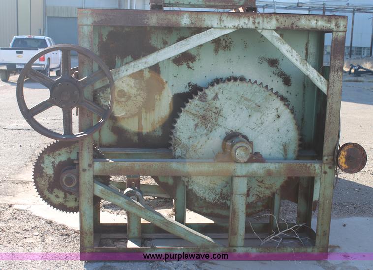 image for item AW9426 Davis feed mixer