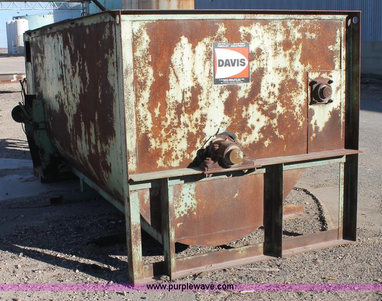 image for item AW9426 Davis feed mixer