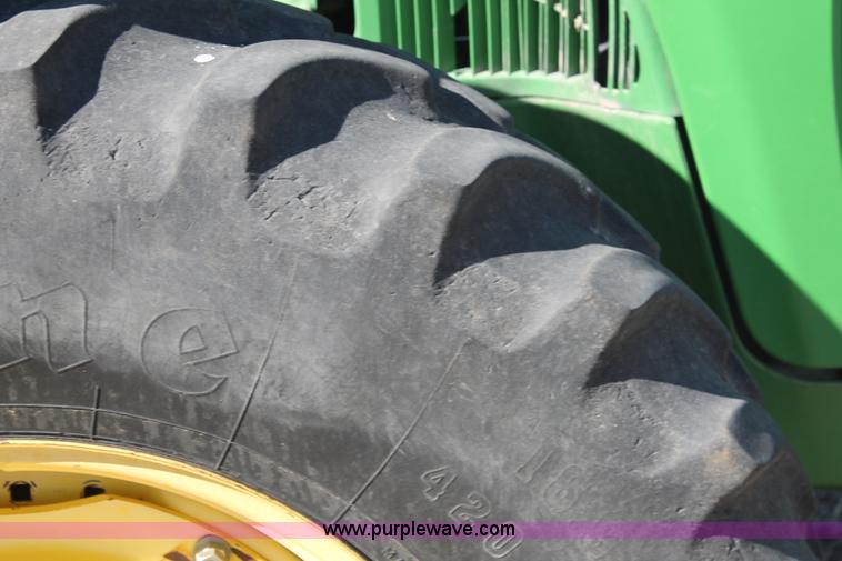 image for item AW9429 2002 John Deere 8420 MFWD tractor