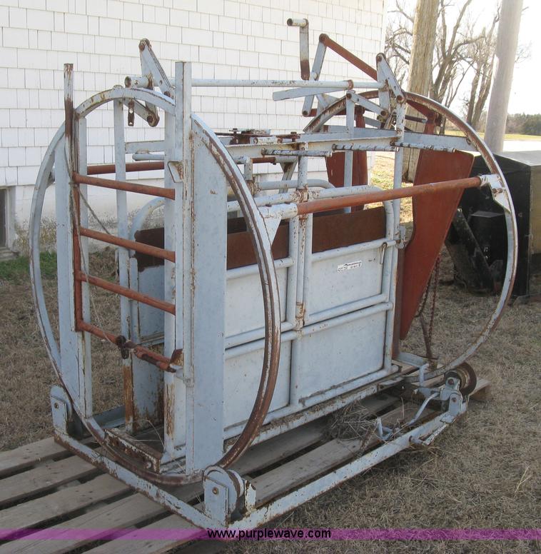 Filson calf cradle in Lyons, KS Item BD9610 sold Purple Wave