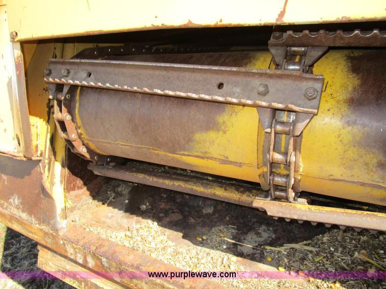 image for item D2297 1995 New Holland TR97 RWA combine