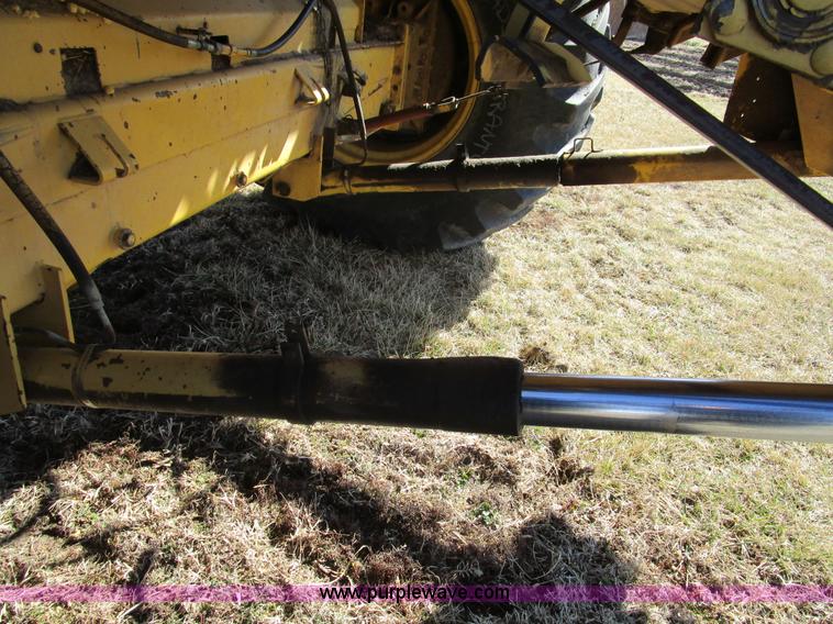 image for item D2297 1995 New Holland TR97 RWA combine