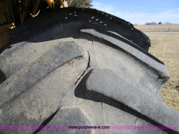 image for item D2297 1995 New Holland TR97 RWA combine