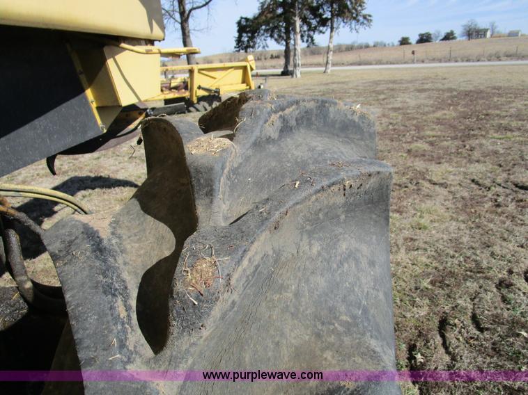 image for item D2297 1995 New Holland TR97 RWA combine