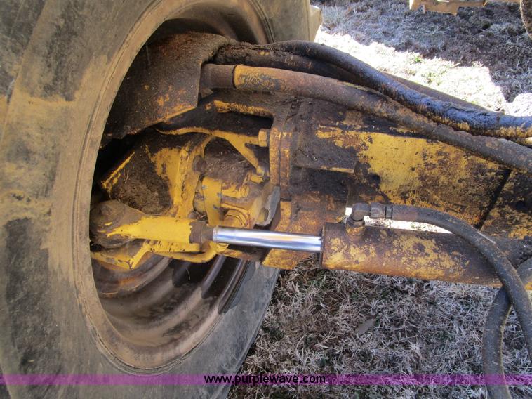 image for item D2297 1995 New Holland TR97 RWA combine