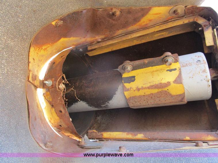 image for item D2297 1995 New Holland TR97 RWA combine