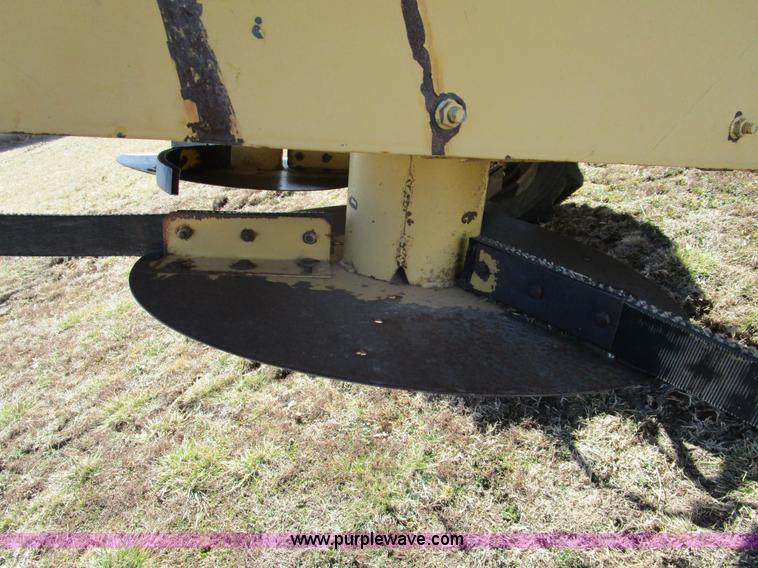 image for item D2297 1995 New Holland TR97 RWA combine