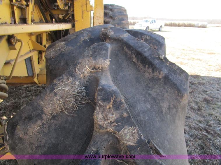 image for item D2297 1995 New Holland TR97 RWA combine