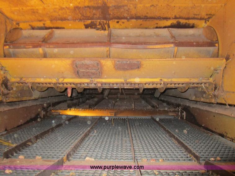 image for item D2297 1995 New Holland TR97 RWA combine