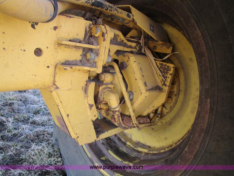 image for item D2297 1995 New Holland TR97 RWA combine