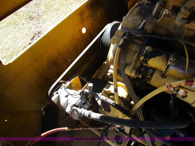 image for item D2297 1995 New Holland TR97 RWA combine