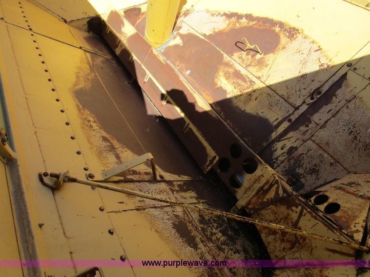 image for item D2297 1995 New Holland TR97 RWA combine