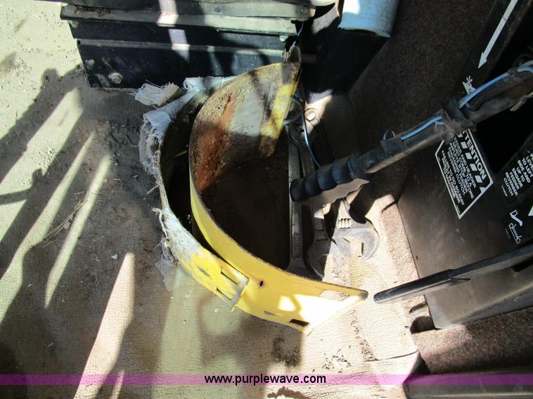 image for item D2297 1995 New Holland TR97 RWA combine