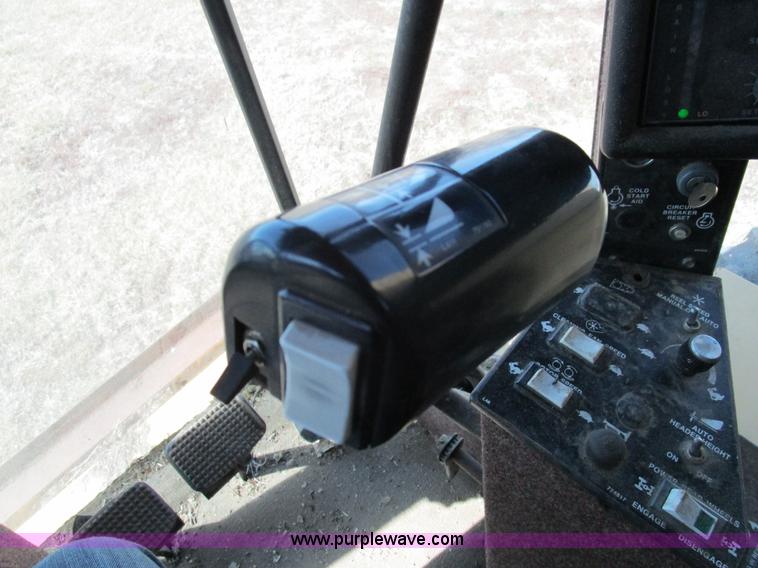 image for item D2297 1995 New Holland TR97 RWA combine