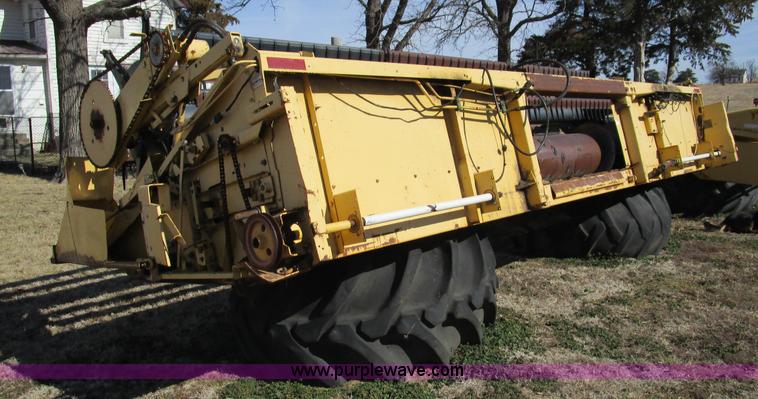 image for item D2297 1995 New Holland TR97 RWA combine