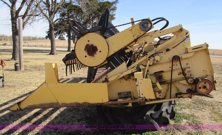 image for item D2297 1995 New Holland TR97 RWA combine