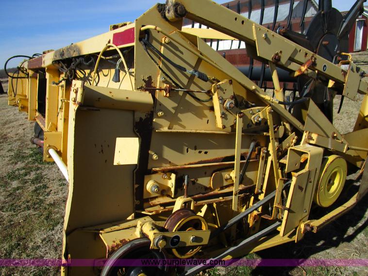 image for item D2297 1995 New Holland TR97 RWA combine