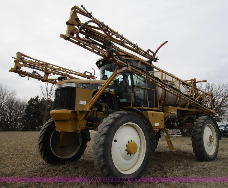 image for item D2300 2004 Ag-Chem RoGator 1064 self-propelled sprayer