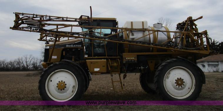 image for item D2300 2004 Ag-Chem RoGator 1064 self-propelled sprayer