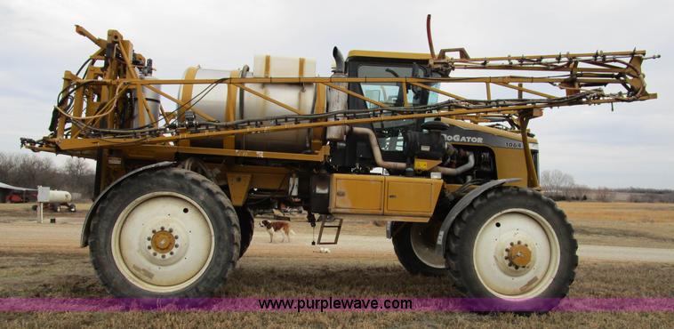 image for item D2300 2004 Ag-Chem RoGator 1064 self-propelled sprayer