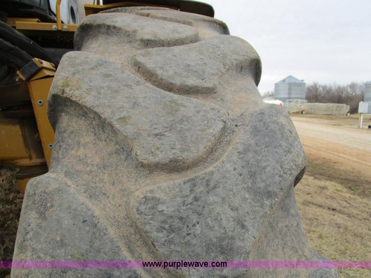 image for item D2300 2004 Ag-Chem RoGator 1064 self-propelled sprayer