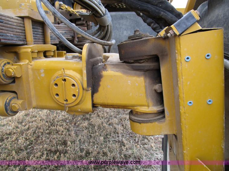 image for item D2300 2004 Ag-Chem RoGator 1064 self-propelled sprayer