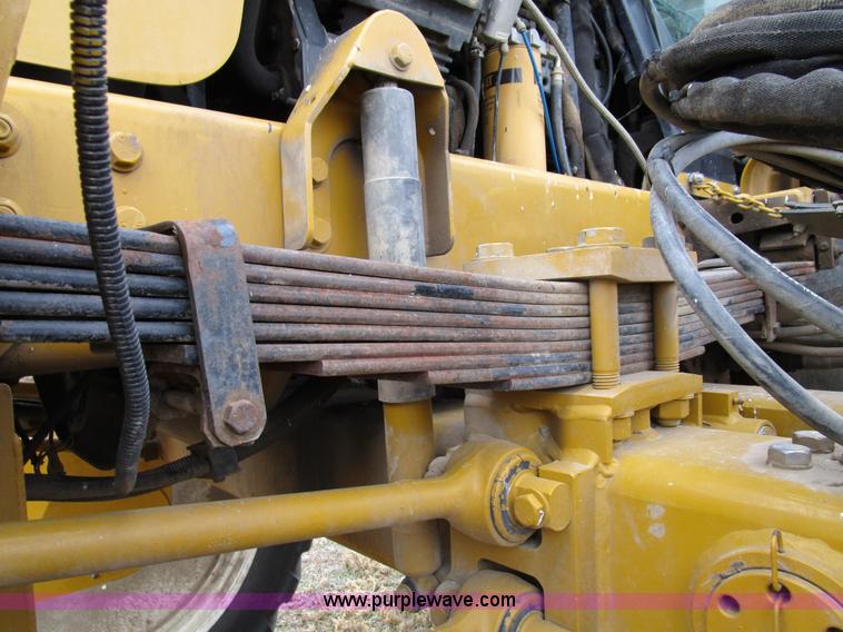 image for item D2300 2004 Ag-Chem RoGator 1064 self-propelled sprayer