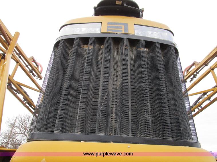 image for item D2300 2004 Ag-Chem RoGator 1064 self-propelled sprayer