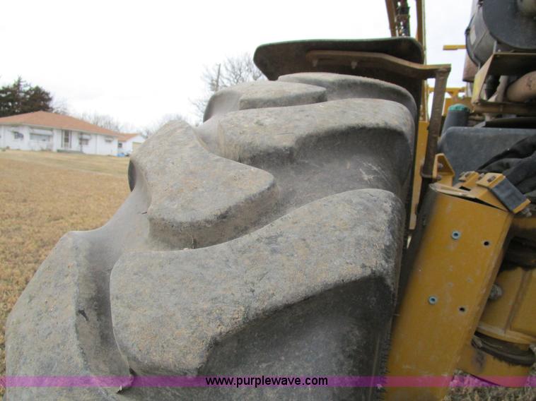 image for item D2300 2004 Ag-Chem RoGator 1064 self-propelled sprayer