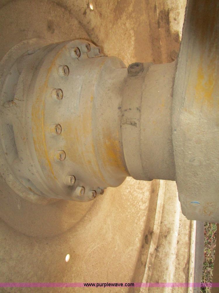 image for item D2300 2004 Ag-Chem RoGator 1064 self-propelled sprayer