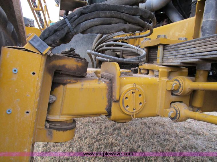 image for item D2300 2004 Ag-Chem RoGator 1064 self-propelled sprayer