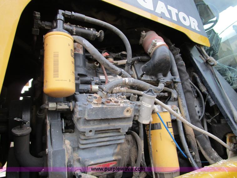 image for item D2300 2004 Ag-Chem RoGator 1064 self-propelled sprayer