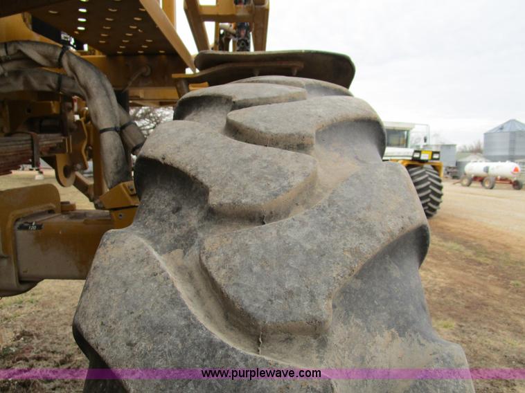 image for item D2300 2004 Ag-Chem RoGator 1064 self-propelled sprayer