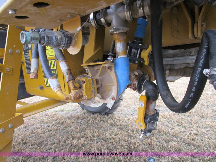 image for item D2300 2004 Ag-Chem RoGator 1064 self-propelled sprayer